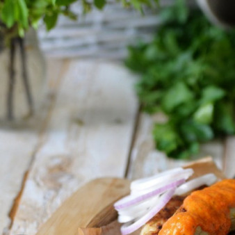 Люля-кебаб из индейки с пикантным соусом