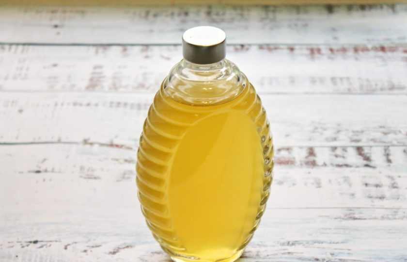 1. Этап. Медовуха на самогоне в домашних условиях: Уберите бутылки в темное место еще на 14 дней, затем подавайте.