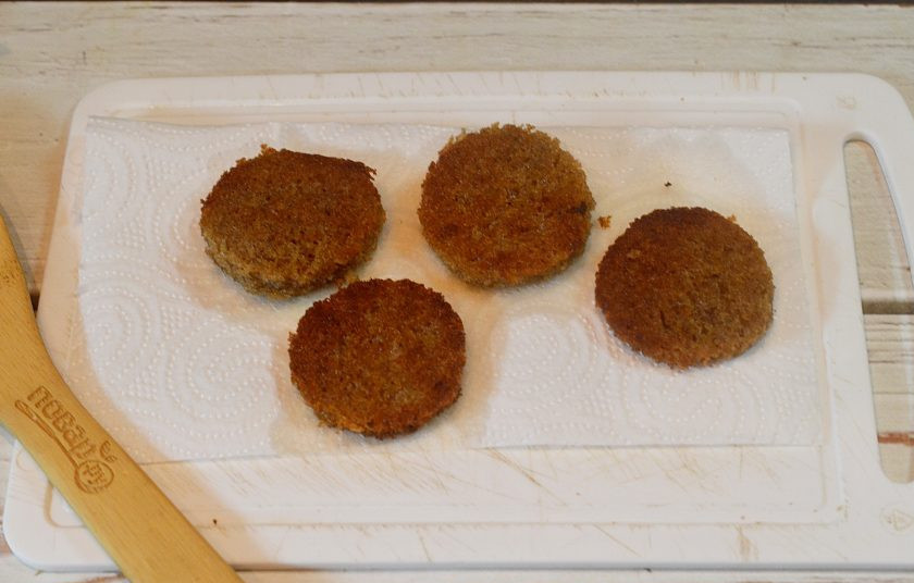 1. Этап. Закуска Снежки: 4. Обжарьте на сковороде или в духовке.