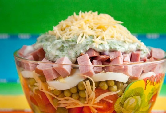 1. Этап. Салат типа Оливье: В конце на ингредиенты выложите заправку и остатки сыра. Салат готов! Приятного аппетита!