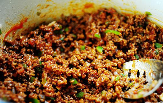 1. Этап. Американский бутерброд с говядиной: Тщательно все перемешать.