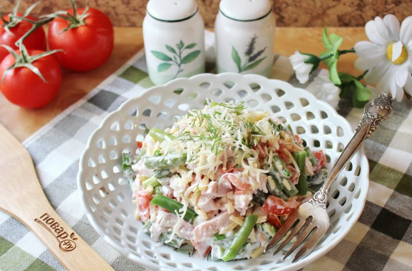 1. Этап. Салат из спаржевой фасоли с ветчиной: Салат из спаржевой фасоли с ветчиной готов. Подавайте на закуску в будни и праздники.