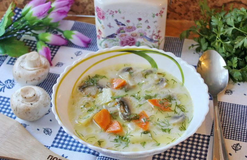 1. Этап. Грибной суп с молоком: Суп с грибами и молоком подавайте на обед.
