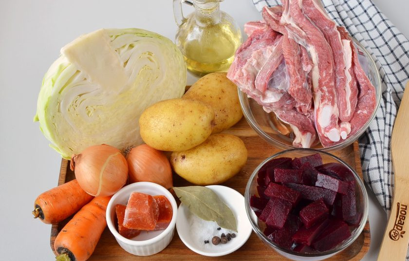 1. Этап. Борщ из маринованной свеклы: Подготовьте ингредиенты.