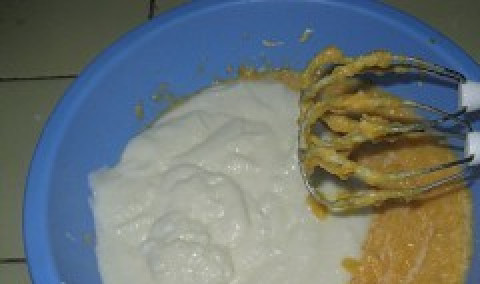 1. Этап. Запеканка из манки: 6. Домешиваем к этой смеси нашу кашу из кастрюльки.