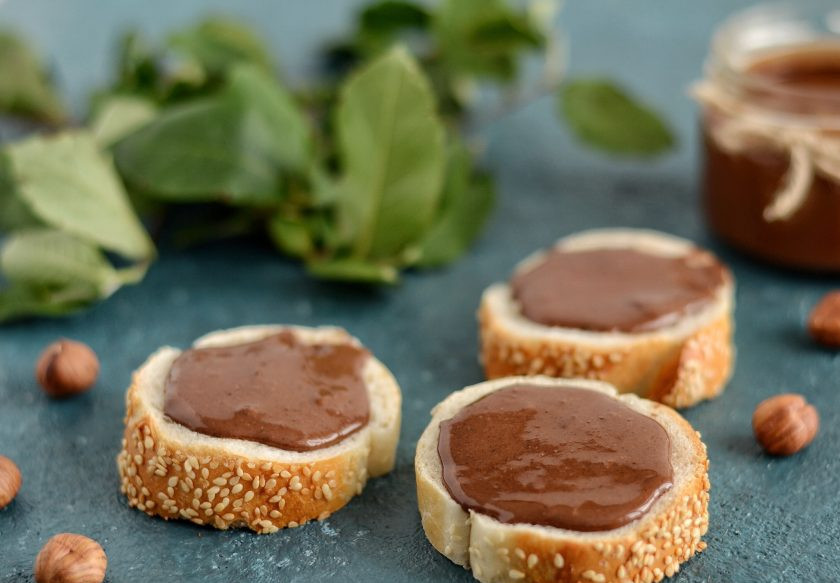 1. Этап. Полезная нутелла: Получается вкусная кремовая паста, которая подойдет для блинчиков и поджаренных тостов по утрам.