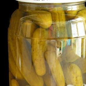 1. Этап. Зайцы рассольные: Бутыль огурцов открыть, и через марлю или густое сито сцедить большую половину рассола.