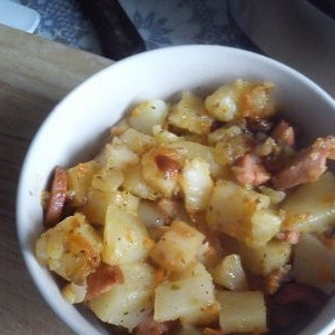 Картофель с сосисками в мультиварке