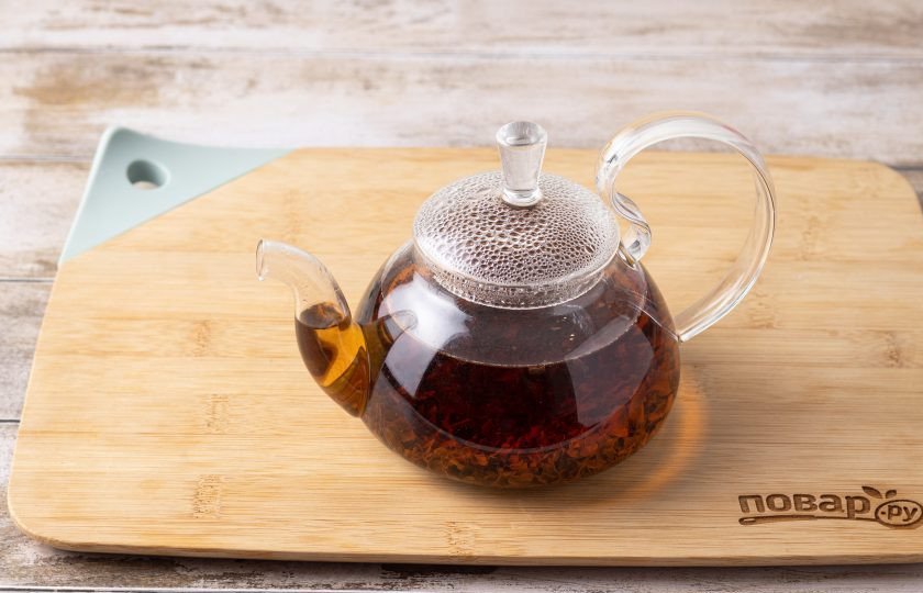 1. Этап. Бабл ти: Заварите крепкий черный чай.