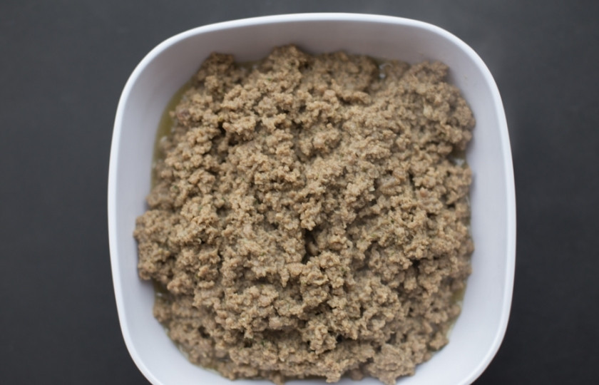 1. Этап. Равиоли с мясом: Проверьте на вкус, точно ли мясо готово.