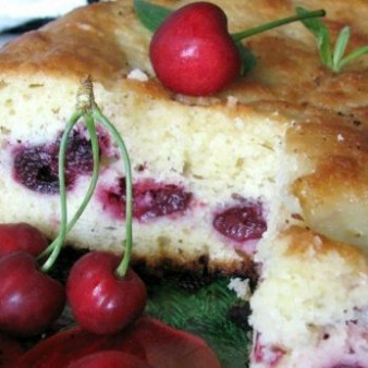 Дрожжевой пирог с вишней