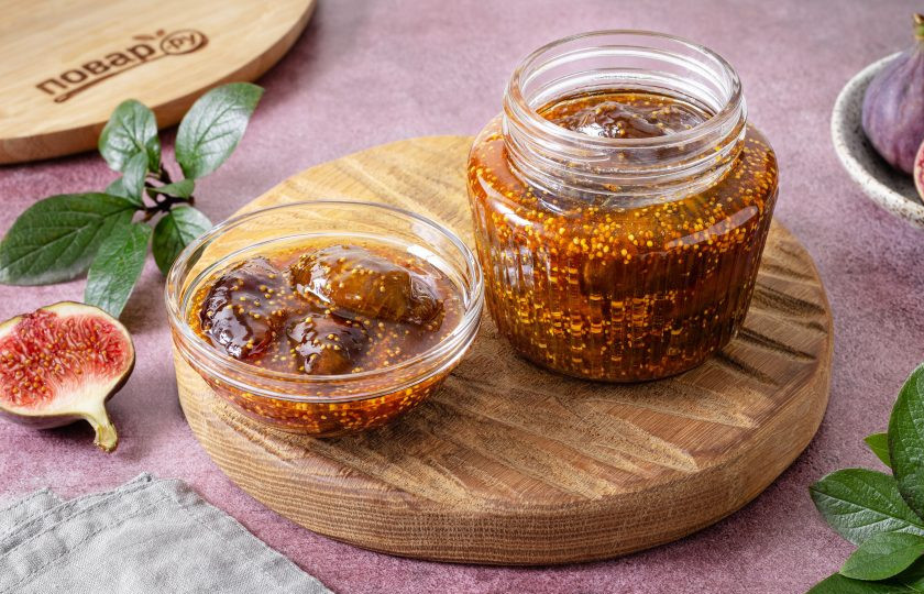 1. Этап. Варенье из инжира: Готовое варенье разложите по чистым стерилизованным баночкам. Варенье из инжира готово, приятного вам аппетита!