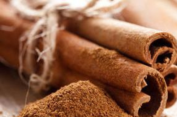 1. Этап. Маринованные белые грибы с корицей: 4. Изюминкой рецепта является - корица. Добавьте ее немного к маринаду (около 2 штук). Я натираю обычно ее на терке.