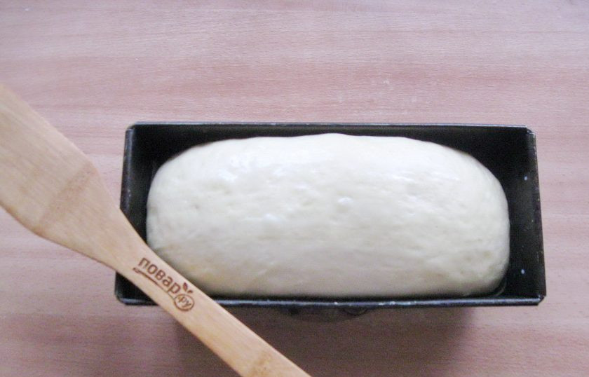 1. Этап. Сливочный хлеб: Накройте пищевой пленкой и дайте постоять в тепле еще 20-25 минут.