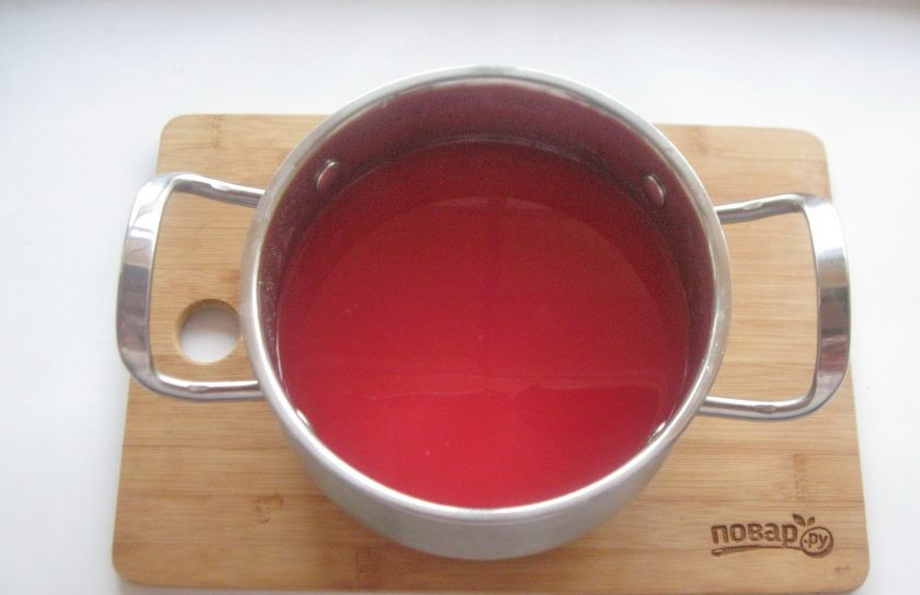 1. Этап. Кисель с пектином: Если вы не любите вареные ягоды в киселе, то процедите напиток.