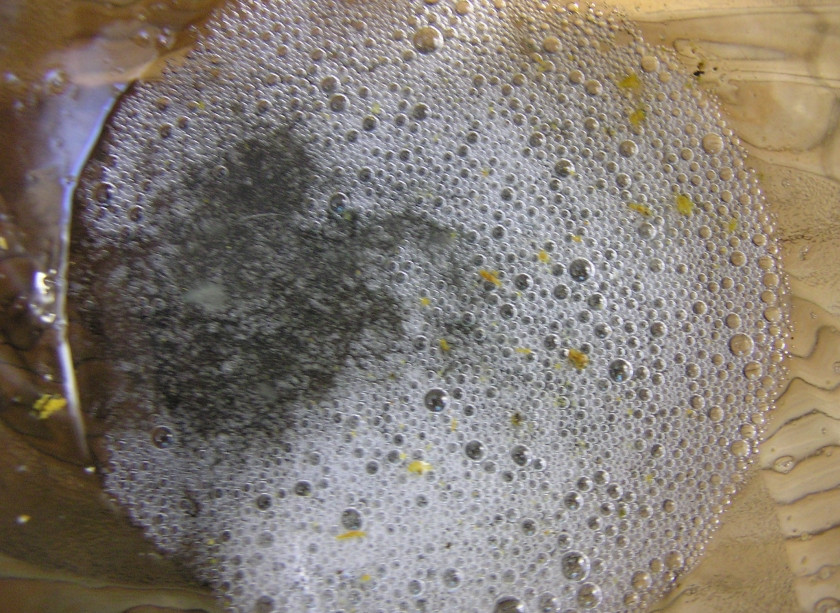 1. Этап. Семга в лимонной панировке: Белок слегка взбить. Я использую белок, так как придерживаюсь некоторых принципов раздельного питания и стараюсь не смешивать жиры. Тем более использовать минимальное количество животных жиров, чем насыщен желток. Знаю, что он полезен, но в данном случае я его не использую, яйца я ем отдельно от остальной пищи