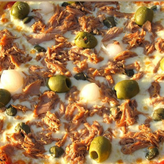 Пицца с тунцом