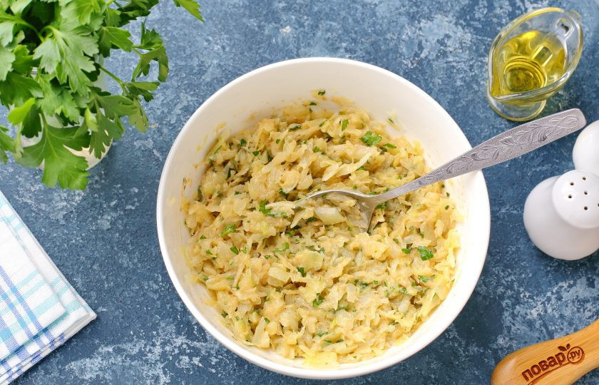 1. Этап. Диетические капустные оладьи: Хорошо всё перемешайте.