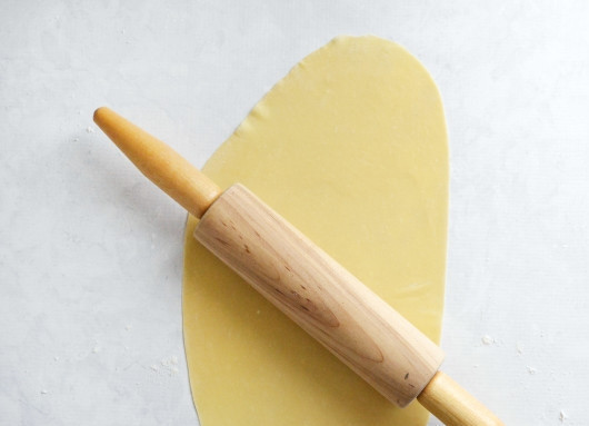 1. Этап. Макароны своими руками: 5. Раскатайте максимально тонко.