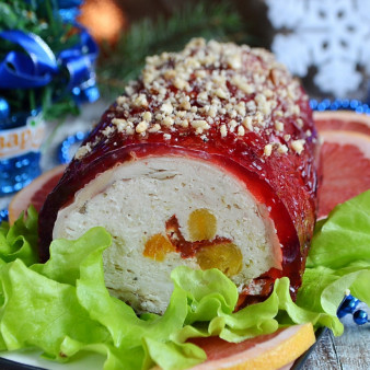 Куриный рулет в гранатовом желе