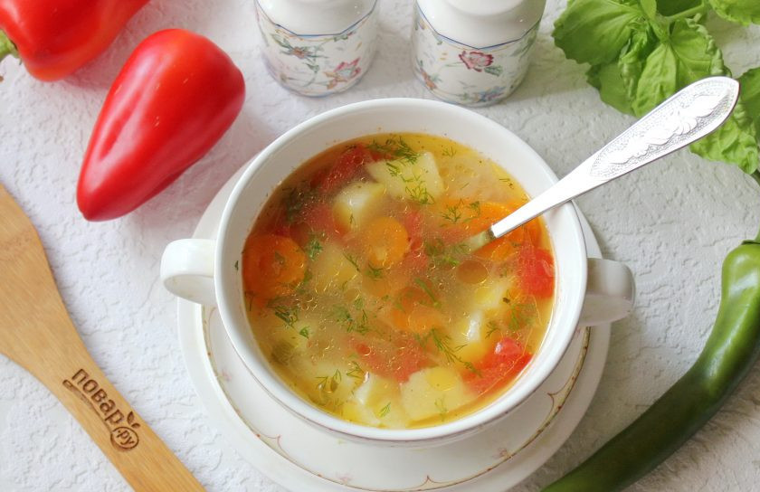 1. Этап. Куриный суп с сельдереем и рисом: Вкусный, свежий, ароматный куриный суп с сельдереем и рисом готов. Подавайте в обед.