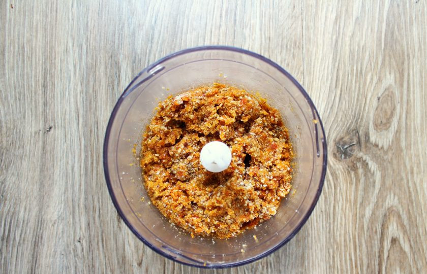 1. Этап. Конфеты Фитнес: Пробейте все до однородности.