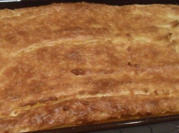 1. Этап. Творожная запеканка с кукурузной мукой: И запекаем в разогретой до 180 градусов духовку минут на 40, до подрумянивания.