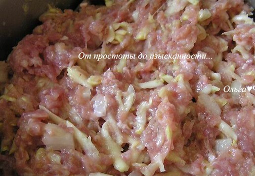1. Этап. Шарики из индейки в томатном соусе: Хорошо перемешайте.