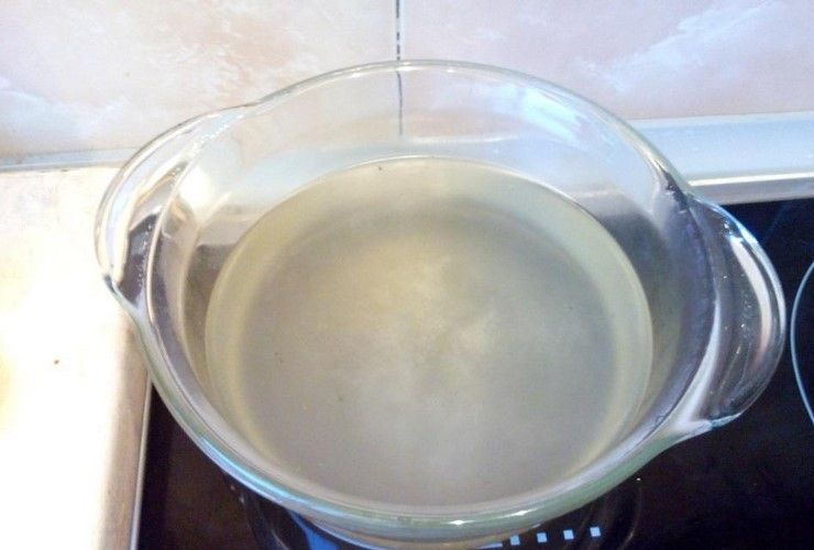 1. Этап. Суп-пюре кукурузный: 3. Бульон отправляем на огонь и доводим до кипения.