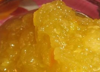 1. Этап. Варенье из кабачков в микроволновке: Кабачки поставить в микроволновку на 7 минут 100% мощности, затем добавить 100 грамм сахара и еще варить 7 минут на 50% мощности. Варенье перемешать, варить еще 5 минут на 30% мощности микроволновки.