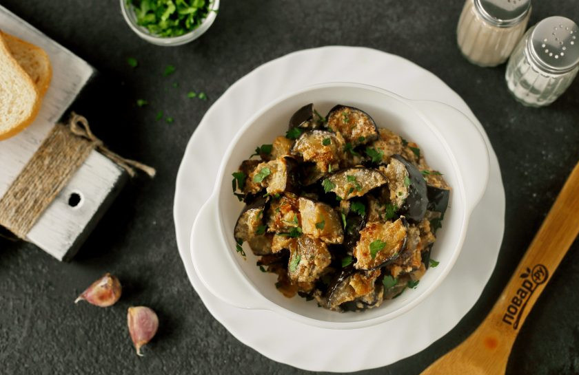 1. Этап. Тушеные баклажаны с чесноком: Приятного аппетита!