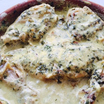 Цыпленок чкмерули в сливочном соусе