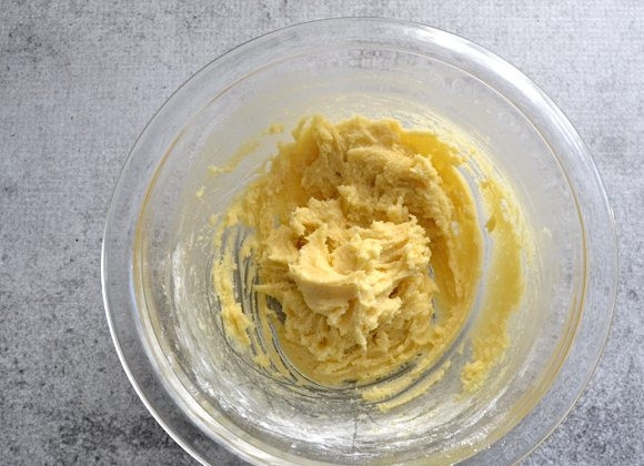 1. Этап. Очень простое печенье: 4. Перемешайте до образования однородной консистенции. Отправьте тесто на 15 минут в холодильник.