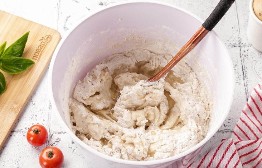 1. Этап. Пицца Нью-йорк: Добавьте 1 ст.л. растительного масла.