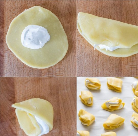 1. Этап. Печенье Ракушки с меренгой: 3. Тесто разделите на 4 части. Каждую часть еще на 15 равных частей. Сформируйте печенье, начините меренгой. Сложите печенье в два раза и украсьте орешком. Запекайте в духовке при 180 градусов 25-30 минут.