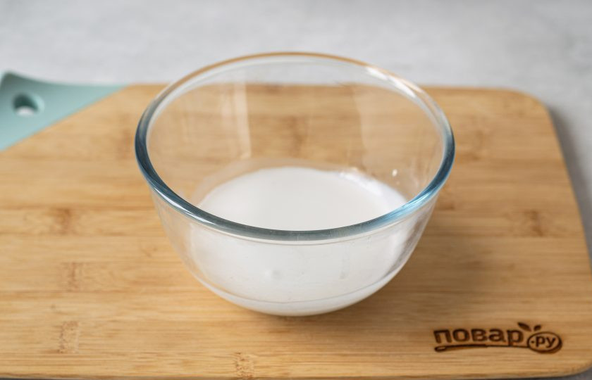 1. Этап. Веганский ганаш: Кокосовые сливки подогрейте на водяной бане.