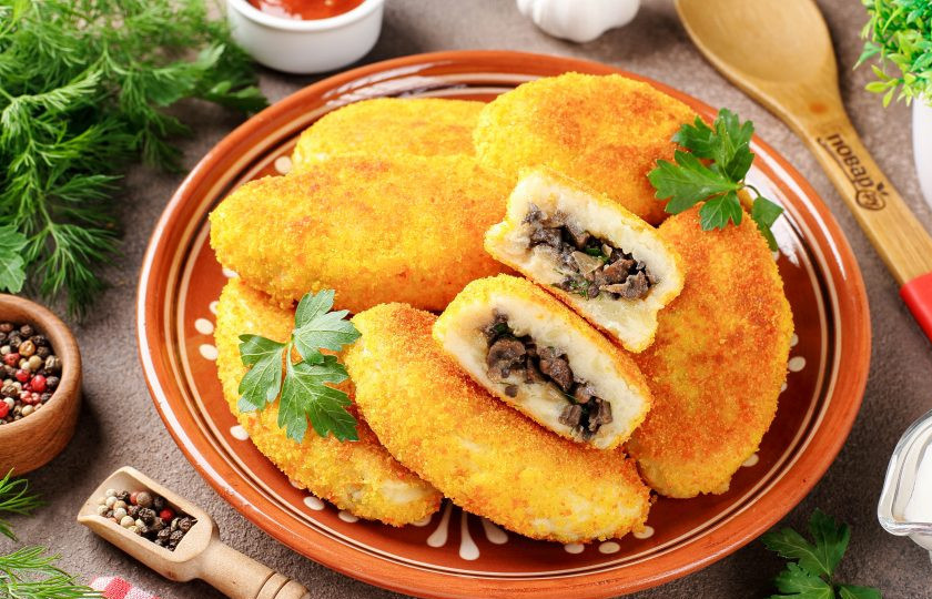 1. Этап. Картофельные пирожки с грибами: Приятного аппетита!