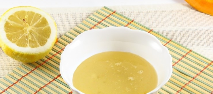 1. Этап. Тыквенный манник с лимонным сиропом: 5. Тем временем сделайте лимонный сироп: смешайте оставшийся сахар с водой и лимонным соком, отправьте содержимое на огонь и кипятите сироп 2 минуты.