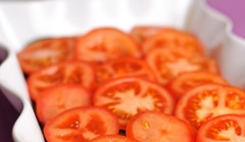 1. Этап. Запеканка из баклажанов с мясом: После помидоры,