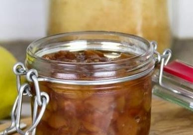 1. Этап. Варенье из белого винограда с косточками: Раскладываем варенье в чистые и сухие банки, закрываем крышками.