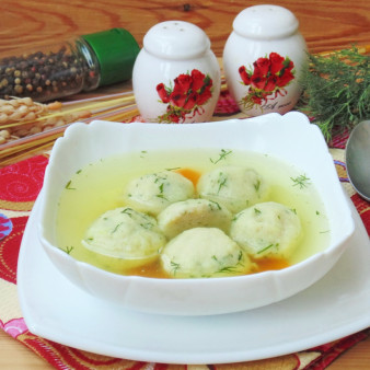 Куриный бульон с галушками из лаваша