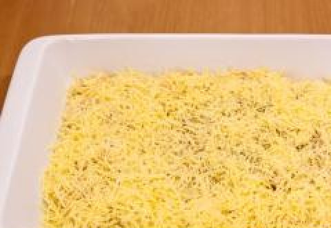 1. Этап. Картофель, запеченный с сыром: Сверху присыпаем сыром.