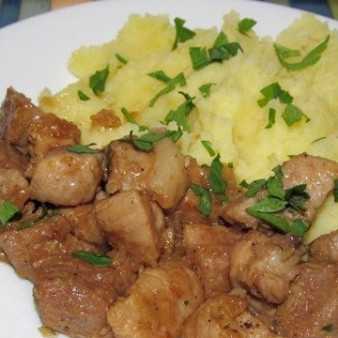 Свиная вырезка тушеная