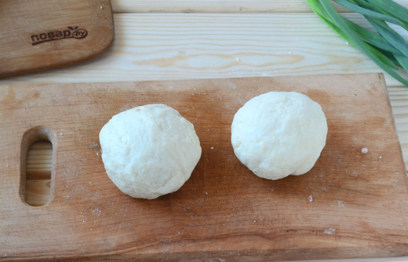 1. Этап. Гошкийде: Подверните края теста и сформируйте шарик.