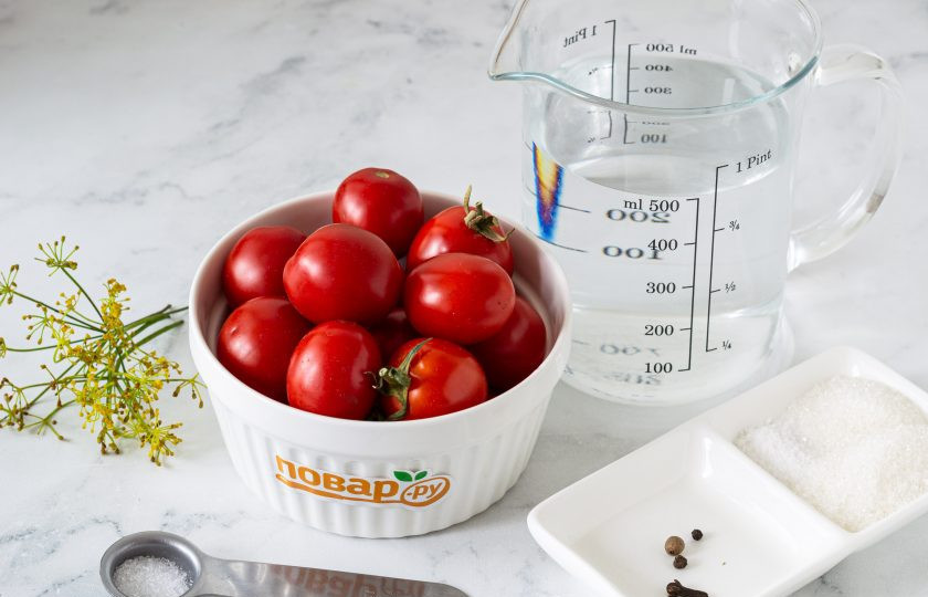 1. Этап. Помидоры без уксуса на зиму: Подготовьте все ингредиенты.