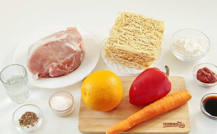 1. Этап. Свинина с лапшой по-азиатски: 1. Подготовьте все ингредиенты.