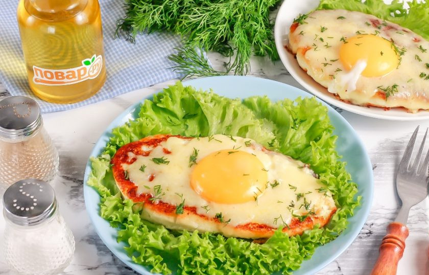 1. Этап. Ленивый творожный хачапури по-аджарски на сковороде: Выложите приготовленное блюдо на тарелки, украсьте свежей зеленью и подайте к столу.