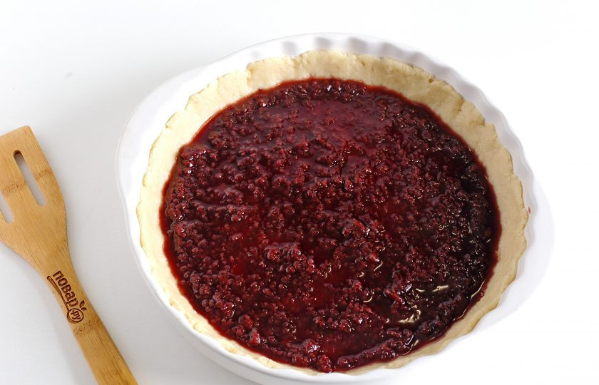 1. Этап. Песочный пирог: Выложите начинку.