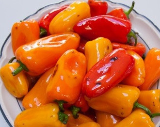 1. Этап. Маринованный перец без закатки: 3. Поочередно обжаривая, сложить их на тарелку и остудить.