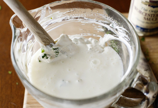 1. Этап. Соус Ранчо бланко: 4. Перемешайте все как следует — и попробуйте. При необходимости соус 